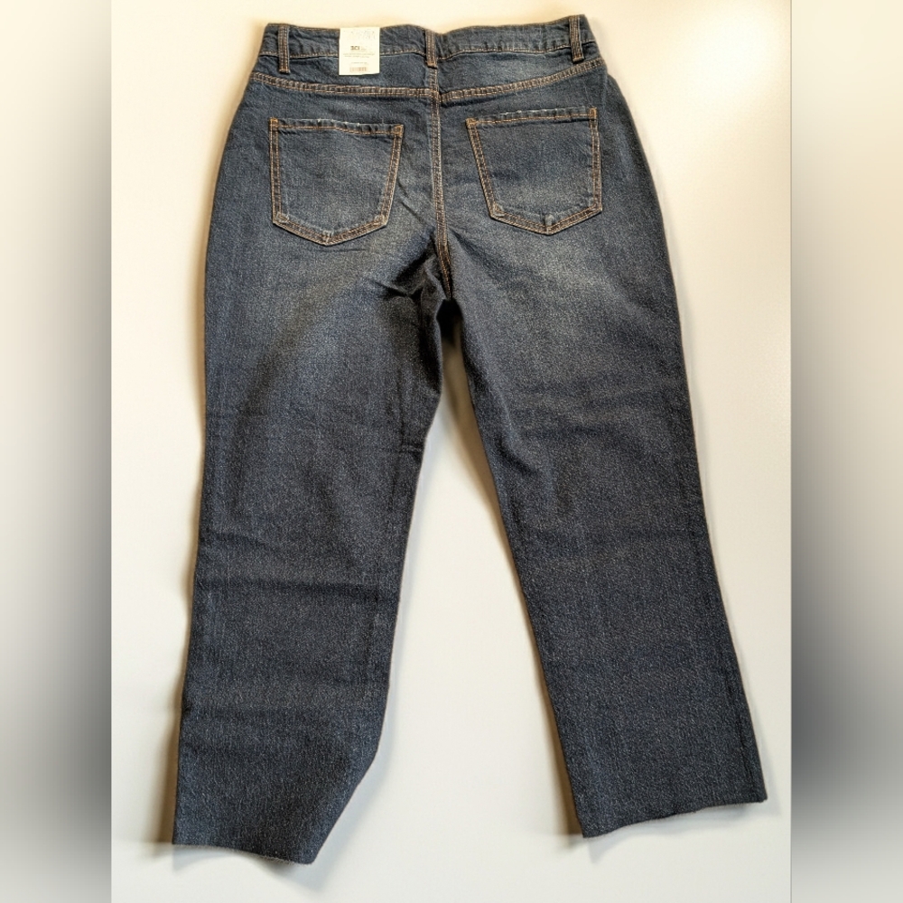 NWT Time and Tru Distressed High Rise Cropped Jeans - Size 12 - Picture 4 of 6